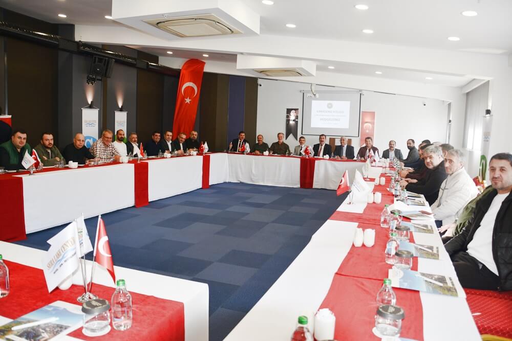 BAKAN ELK, KARADENZ DE BRLK BAKANLARIYLA BR ARAYA GELD