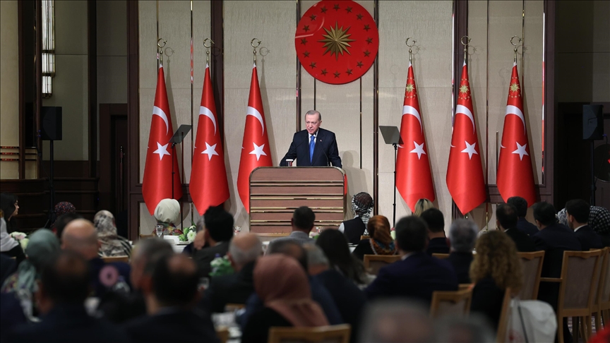 CUMHURBAKANI ERDOAN FTLERLE FTAR PROGRAMINDA BRARAYA GELD